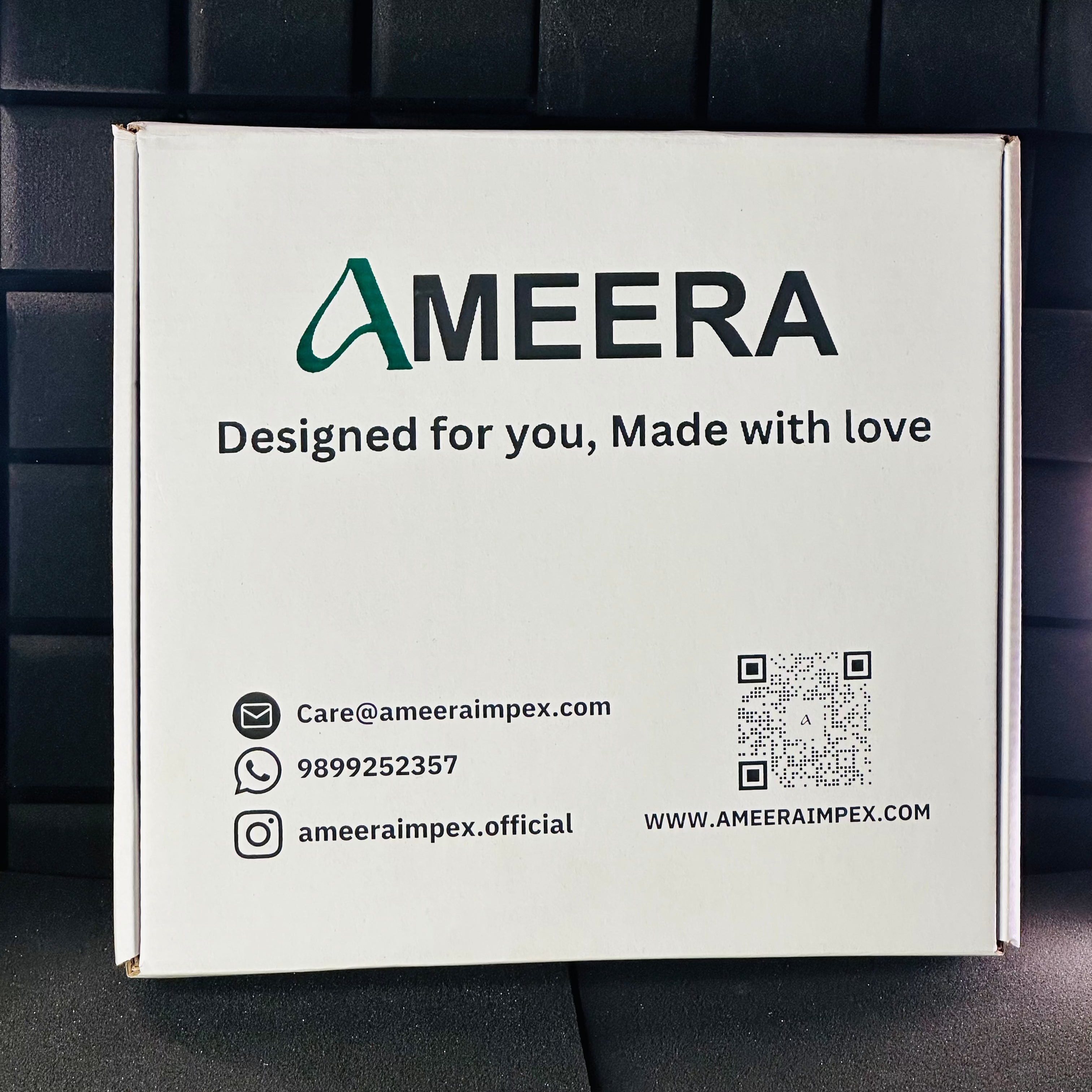 White Mailer Box
